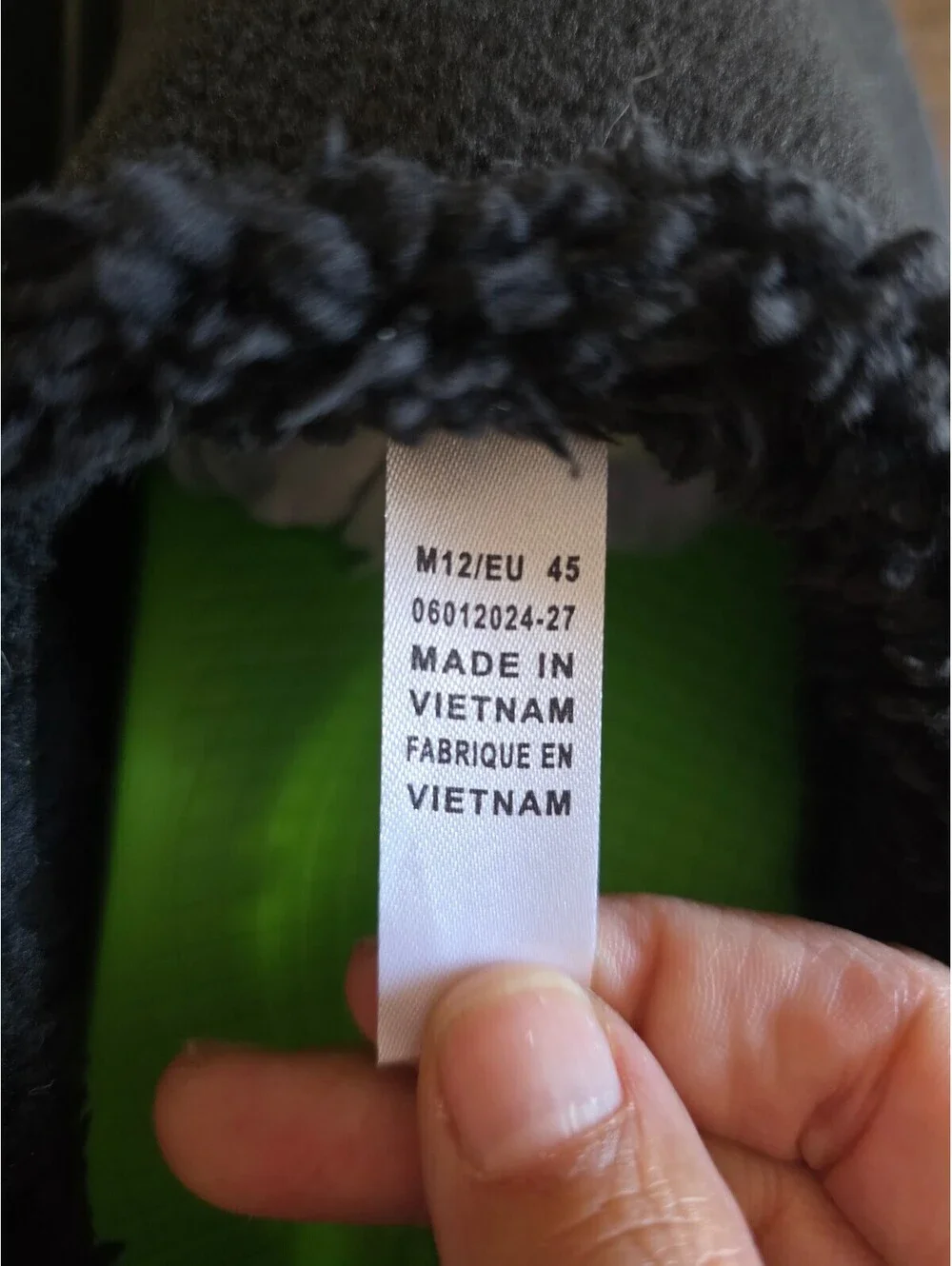 Oofos Oocoozie Black Cozy Slip-On Mule with Green Insoles Size M12/EU 45 NWOT